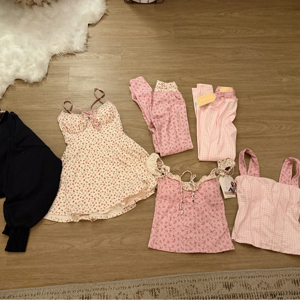Blogilates Lot Leggings Tiny Bows Top Tie Front Dress Biker Shorts Sweater XS